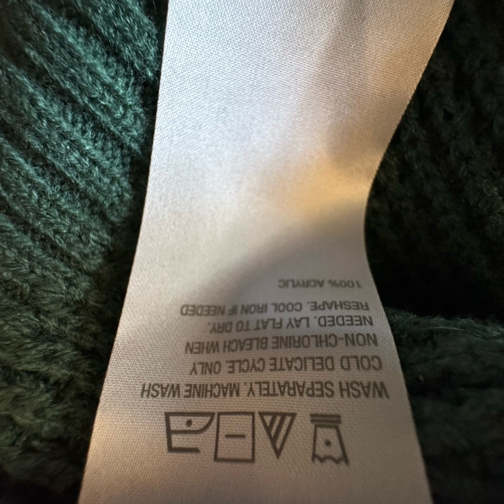 Womens  Emerald Green Knit Cardigan Sweater with Pockets Size Medium Petite - Picture 2 of 5